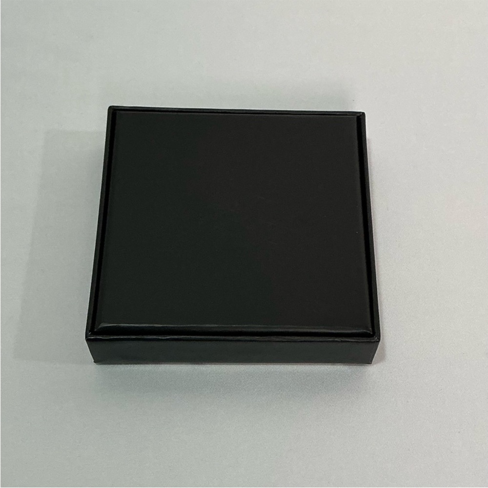 New Gucci Flora Limited Edition Compact Mirror – Silver Floral Engraving - Picture 11 of 11